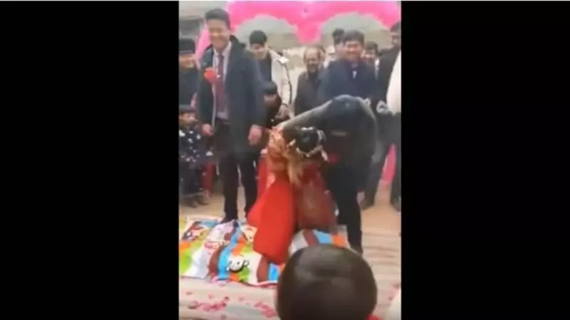 婚鬧玩過頭!新娘裙子被扯掉 , 氣炸怒摔「下空」走人 !