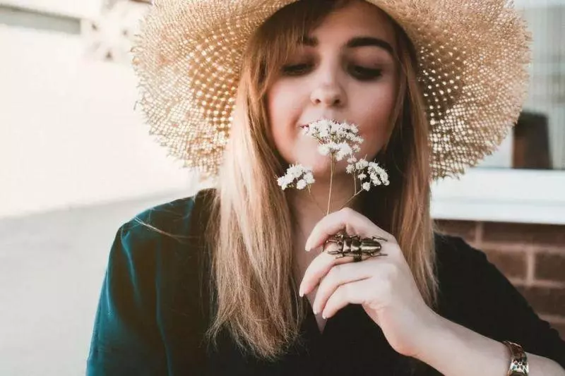 當我們最需要人安慰的時候,往往都是自己一個人挺過來的。