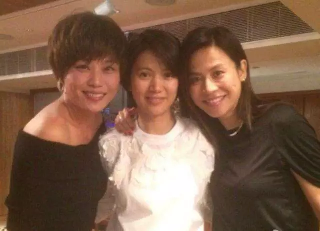47歲袁詠儀與48歲宣萱近照,從閨蜜到仇人,如今差距還真大!