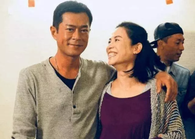 47歲袁詠儀與48歲宣萱近照,從閨蜜到仇人,如今差距還真大!