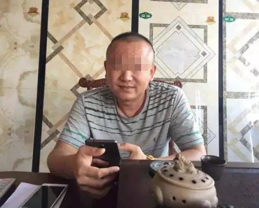 老闆撿了一個小乞丐當兒子,晚上兒子說夢話,救了老闆的20員工