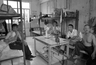 老闆撿了一個小乞丐當兒子,晚上兒子說夢話,救了老闆的20員工