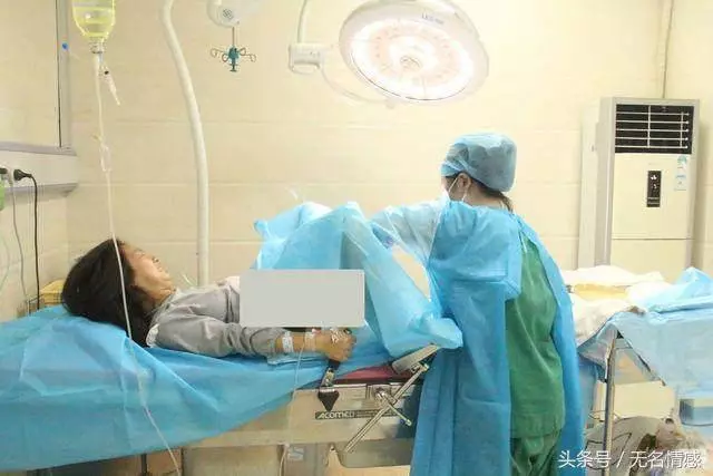 坐月子時老公提離婚,我笑著拿出離婚協議,隔天他鼻青臉腫回來