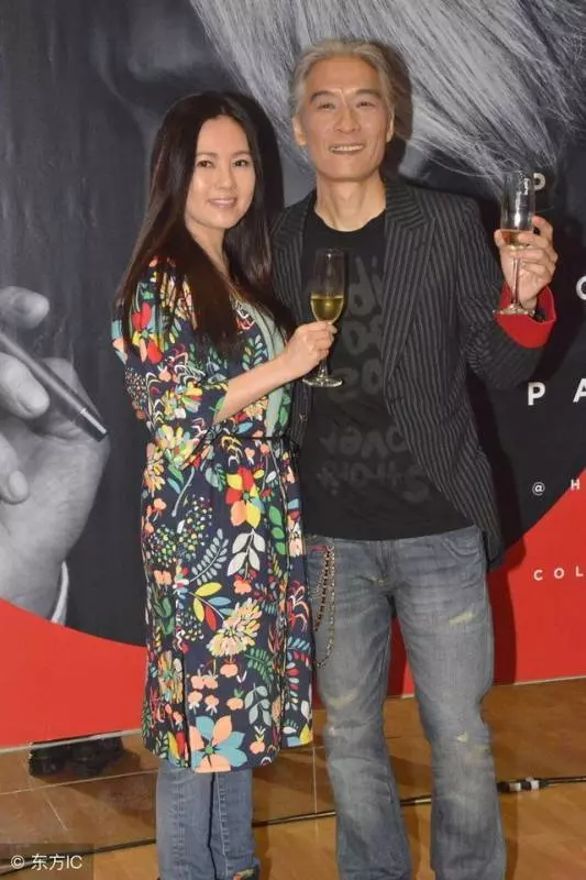 53歲李麗珍與潘源良痴纏30年四度分合未果,如今潘源良娶小17歲女友,婚紗照曝光,網友:怪不得不要李麗珍!