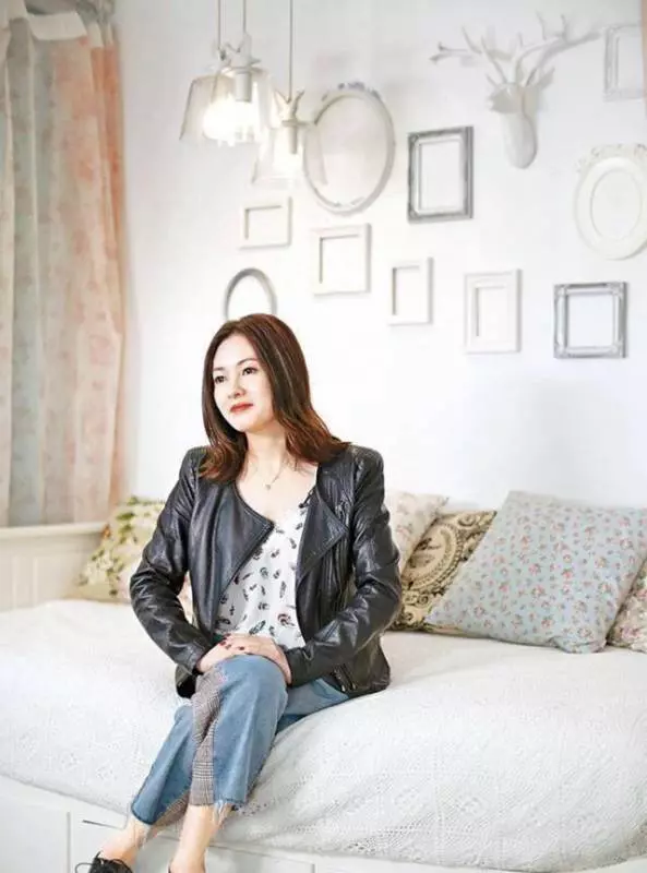 53歲李麗珍與潘源良痴纏30年四度分合未果,如今潘源良娶小17歲女友,婚紗照曝光,網友:怪不得不要李麗珍!