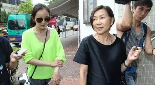 看了林心如和婆婆相處,再看看楊冪,差距一目了然,難怪會離婚!
