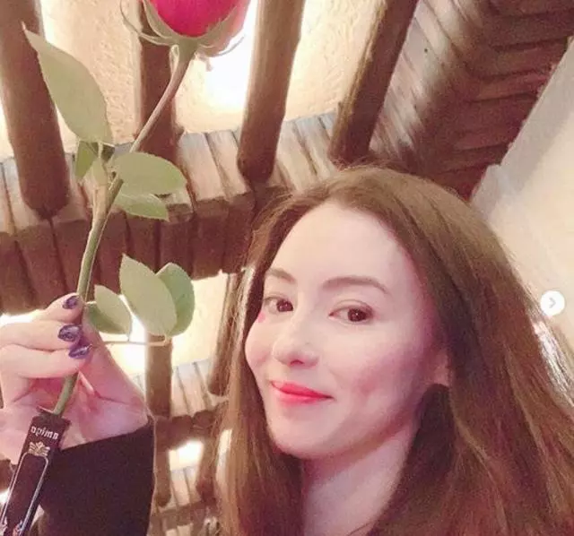 謝振軒近照,低頭玩手機似年輕版謝霆鋒,12歲身高已超過張柏芝!