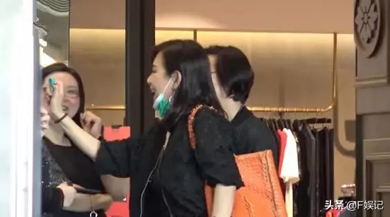 這位古裝美人曾因財困捨不得買衣服,現在身家過億買名牌不手軟!