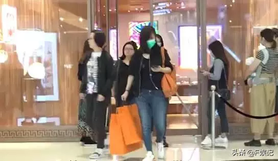 這位古裝美人曾因財困捨不得買衣服,現在身家過億買名牌不手軟!