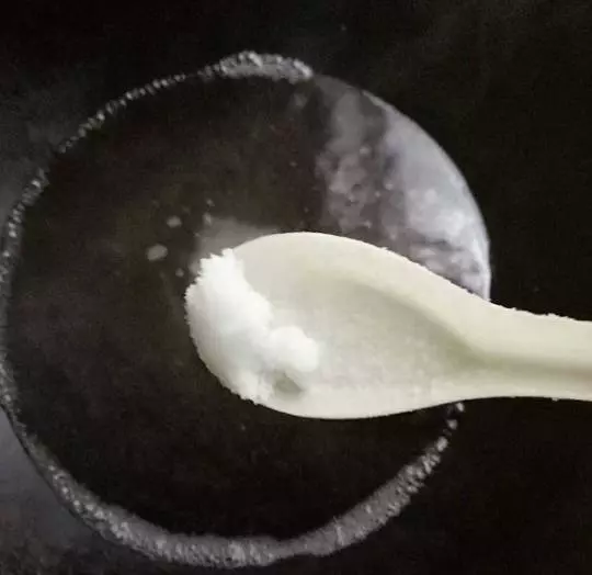 這碗蔥油麵線做法超級簡單,只要簡單幾步,只有吃過的人才知道它有多好吃!