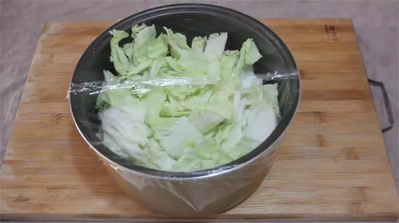 白菜別再炒著吃,阿嬤教我的白菜新吃法,用不了幾天就吃一盆!