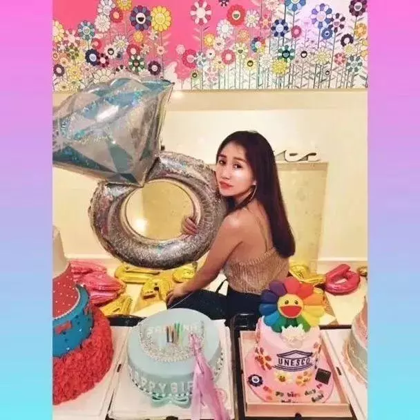 賭王四房千金何超盈要嫁21歲哈佛男,還未婚先孕,真的很符合她的行事作風啊!
