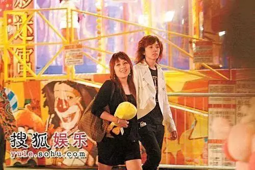 賭王四房千金何超盈要嫁21歲哈佛男,還未婚先孕,真的很符合她的行事作風啊!