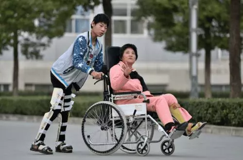 母照顧腦癱兒14年突患重病!兒子竟一夜間「奇蹟」康復!?網感慨「你陪我長大,我陪你變老」