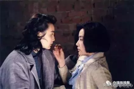 林青霞張曼玉秦漢當年入圍金馬的照片,林青霞的手還放在秦漢腿上!