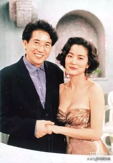 林青霞張曼玉秦漢當年入圍金馬的照片,林青霞的手還放在秦漢腿上!