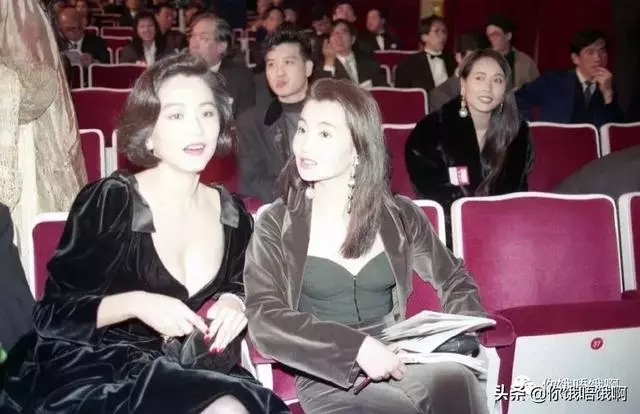 林青霞張曼玉秦漢當年入圍金馬的照片,林青霞的手還放在秦漢腿上!