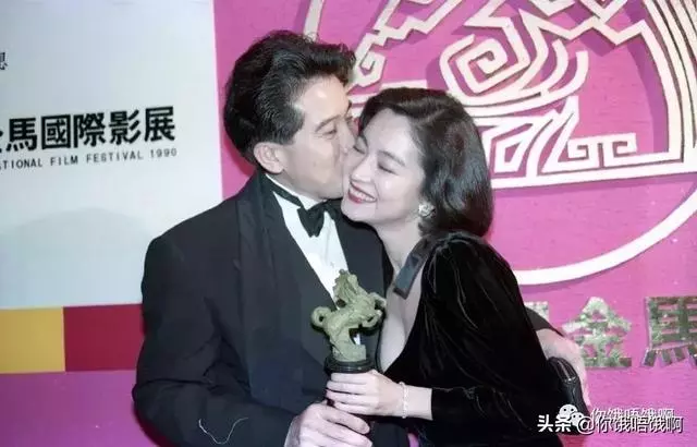 林青霞張曼玉秦漢當年入圍金馬的照片,林青霞的手還放在秦漢腿上!