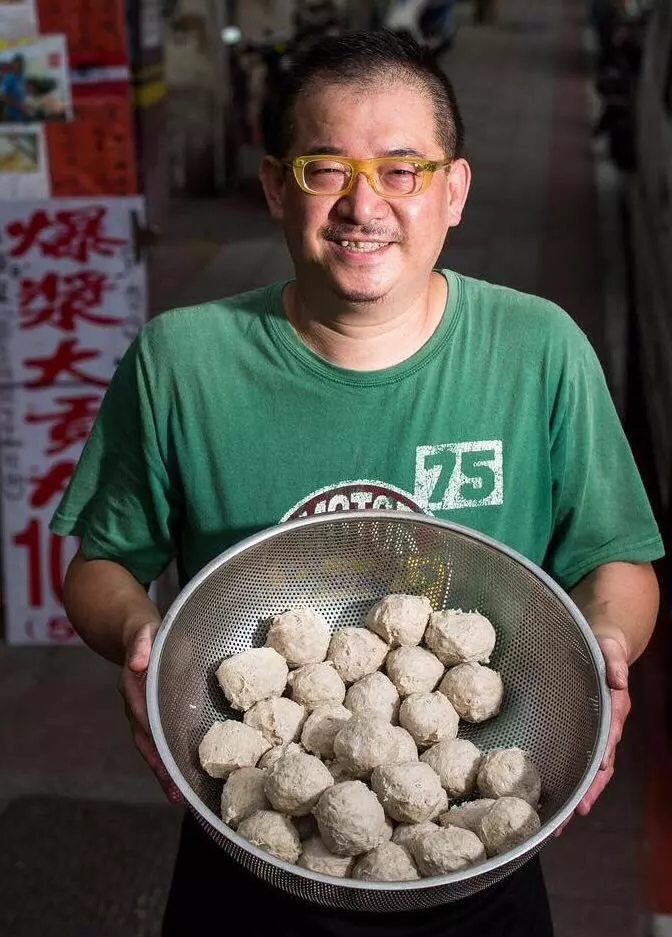 從主播→賣貢丸被路人酸 他無悔「顧重症妻」現在月收狂破百萬