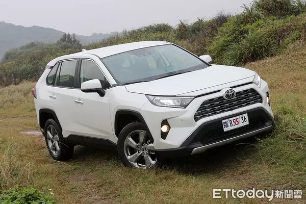 「買過4台TOYOTA」鐵粉試駕新RA4!他驚呼:這進化太誇張 | ETtoday