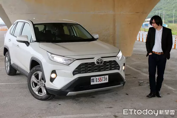 「買過4台TOYOTA」鐵粉試駕新RA4!他驚呼:這進化太誇張 | ETtoday