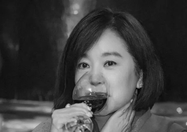53歲劉嘉玲同框64歲林青霞,劉嘉玲因1個原因不及林青霞