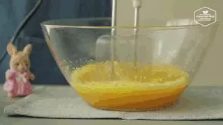 草莓霸占螢幕!這款超受追捧的網紅奶油三明治,到底多少好吃?