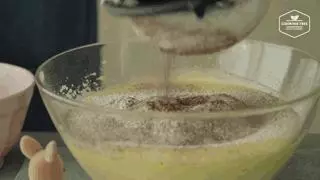 草莓霸占螢幕!這款超受追捧的網紅奶油三明治,到底多少好吃?