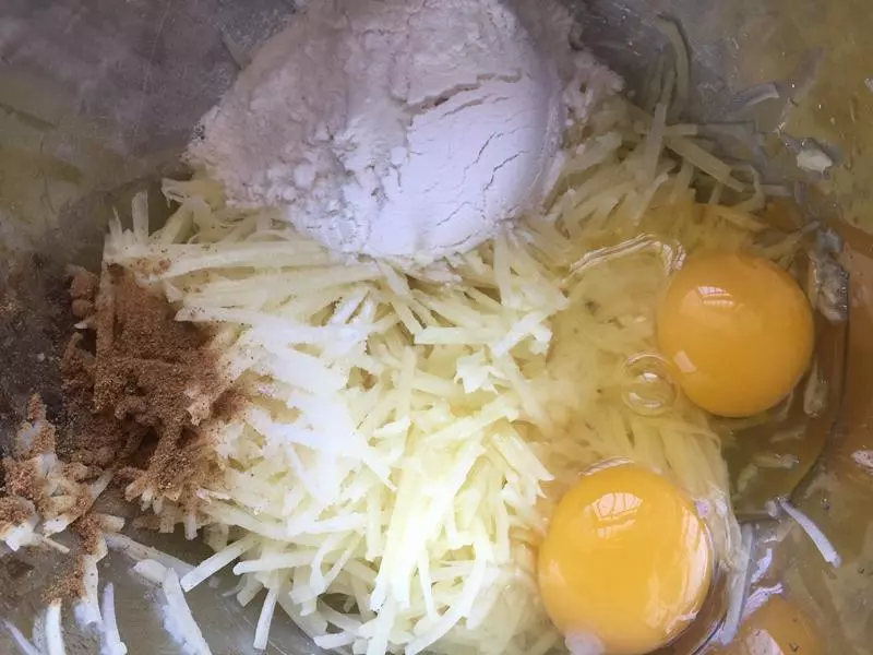 這麼做土豆上桌瞬間被搶光---土豆絲餅
