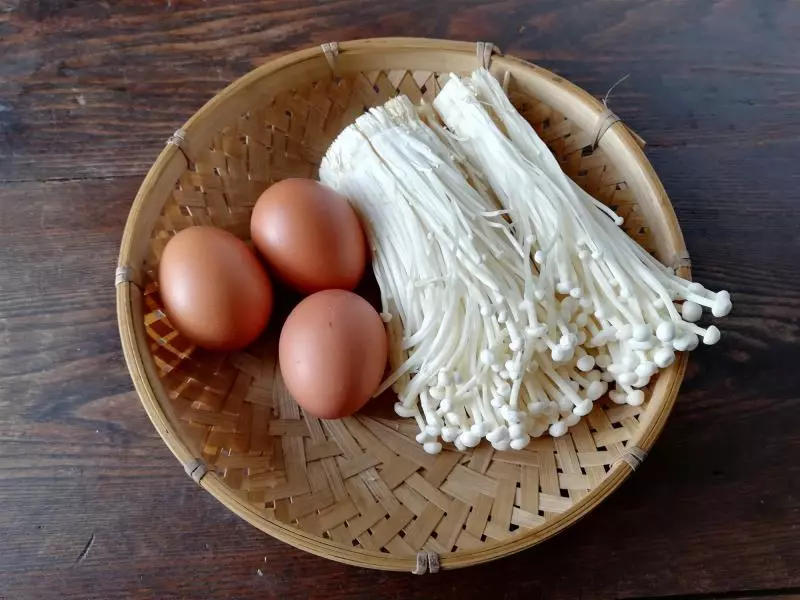 金針菇嚼不爛不好消化?金針菇不一樣做法,這樣做營養吸收好