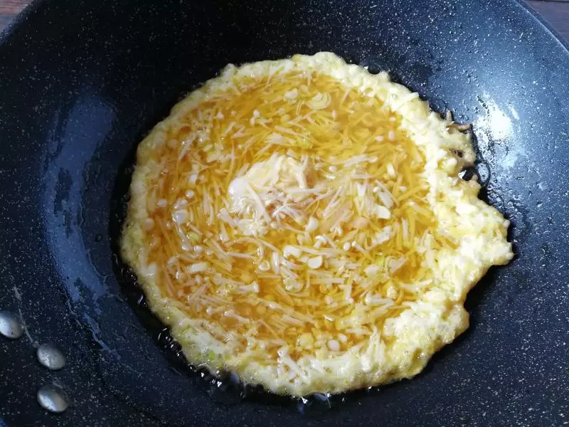 金針菇嚼不爛不好消化?金針菇不一樣做法,這樣做營養吸收好