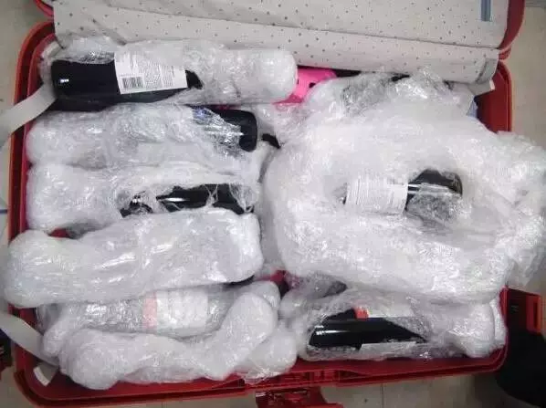 (巫裔女子哭求柔蘇丹幫助),此事竟然與中國有關!網友:簡直找死!