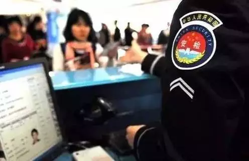 (巫裔女子哭求柔蘇丹幫助),此事竟然與中國有關!網友:簡直找死!