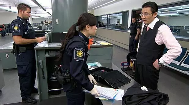 (巫裔女子哭求柔蘇丹幫助),此事竟然與中國有關!網友:簡直找死!
