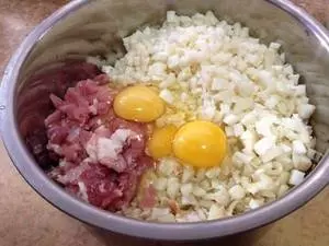 媽媽做的五香卷,簡單又美味,肉餡味道十足!超好吃!!