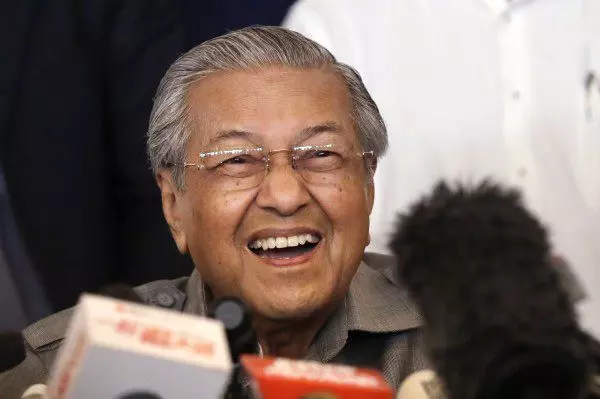 柔王儲公開批評政府!敦馬一句神回!網民紛紛大讚!
