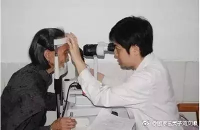 頭上有個「不老穴」,每天拍打1分鐘,眼睛不花用到老~
