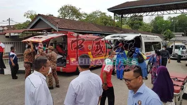 【發生在新山】 緊急狀態! 師生接連暈倒 至少7人送院急救