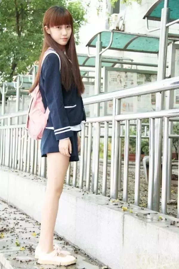 相信各位都穿過校服,那麼在全世界范圍,現在大家都穿怎樣的校服,顏值如何?下面是部分的情況: