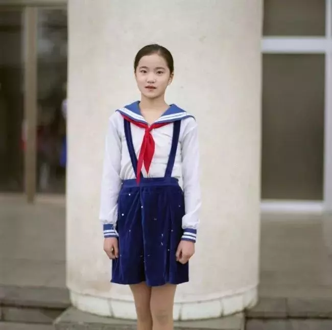 相信各位都穿過校服,那麼在全世界范圍,現在大家都穿怎樣的校服,顏值如何?下面是部分的情況: