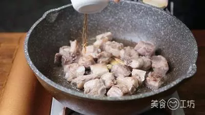 懶人版糖醋排骨,不油炸不焯水,煮一煮就好吃到爆