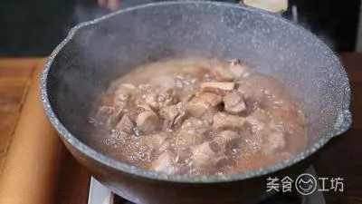 懶人版糖醋排骨,不油炸不焯水,煮一煮就好吃到爆