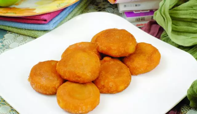 小孩子最吃的「南瓜餅」,外脆里嫩,軟糯香甜,3分鐘就能學會!