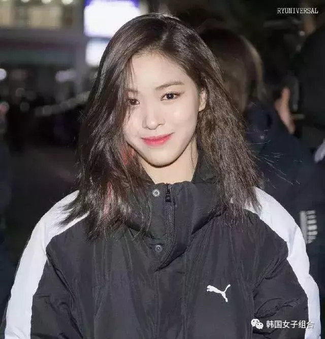 見面會上美貌爆發,被韓網友熱議的女團成員,她不是門面?