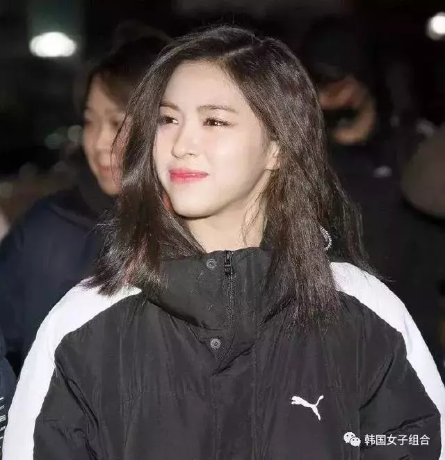 見面會上美貌爆發,被韓網友熱議的女團成員,她不是門面?