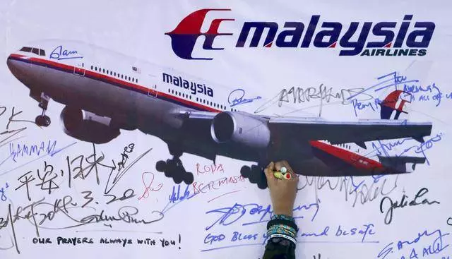馬來西亞終於公布MH370部分殘骸,現場人員失聲落淚!