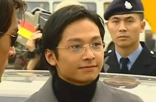 還記得TVB版少年張無忌嗎?息影做保險業,現又成為車仔面老闆!