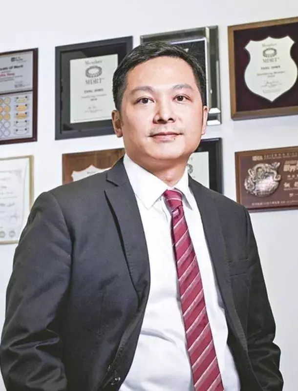 還記得TVB版少年張無忌嗎?息影做保險業,現又成為車仔面老闆!