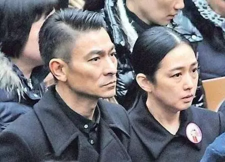 何潤東結婚3年從不曬老婆,看了他老婆的照片後,網友:用心良苦