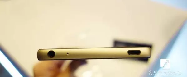 原來手機上的這個小孔「」竟有這麼大作用,80%的人都不知道!記住,千萬別去捅它!